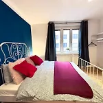 Design 3 Bedroom Near Main Train Station Apartment