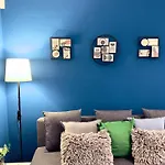 Design 3 Bedroom Near Main Train Station Apartment