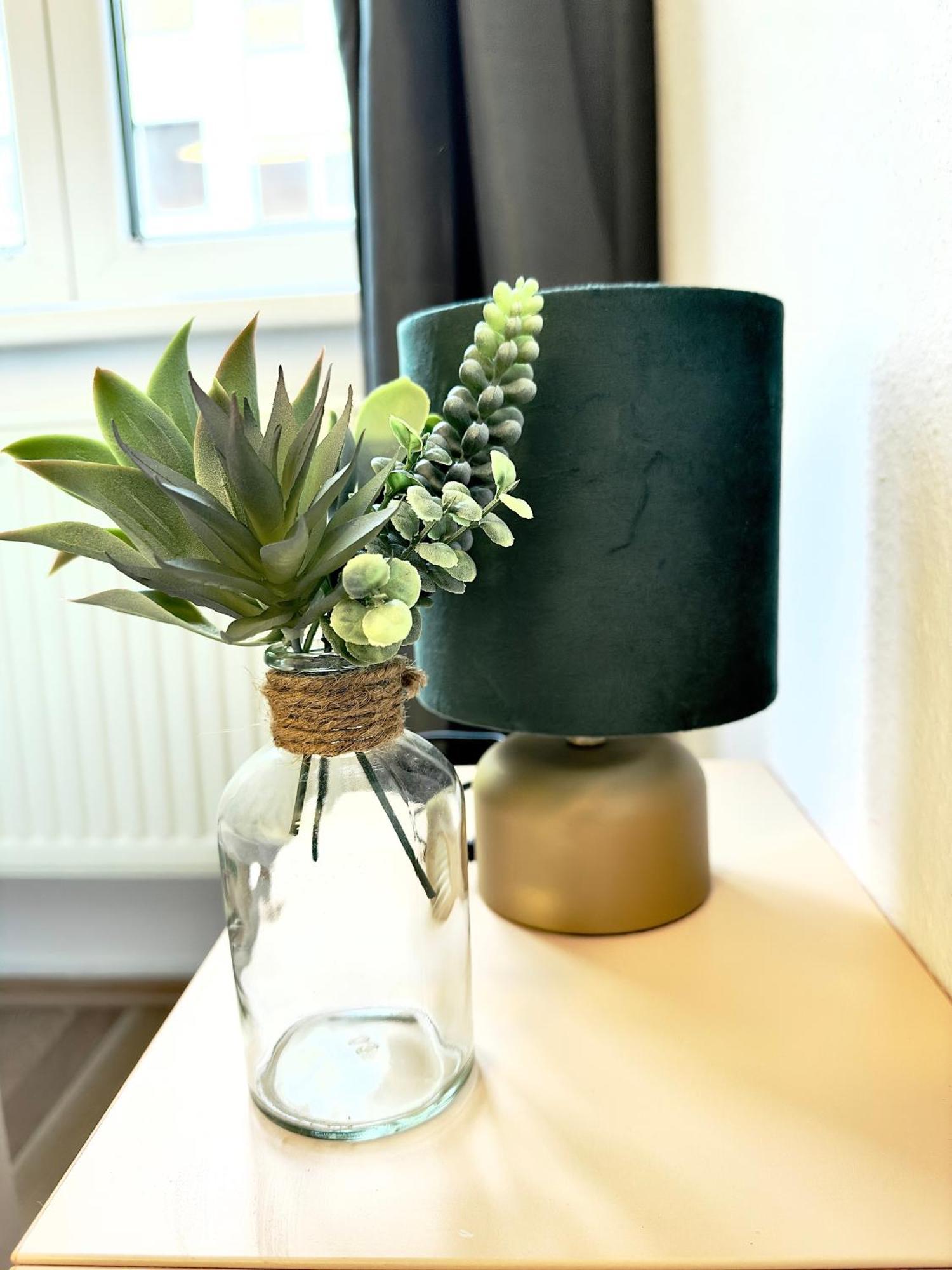 Design 3 Bedroom Near Main Train Station *